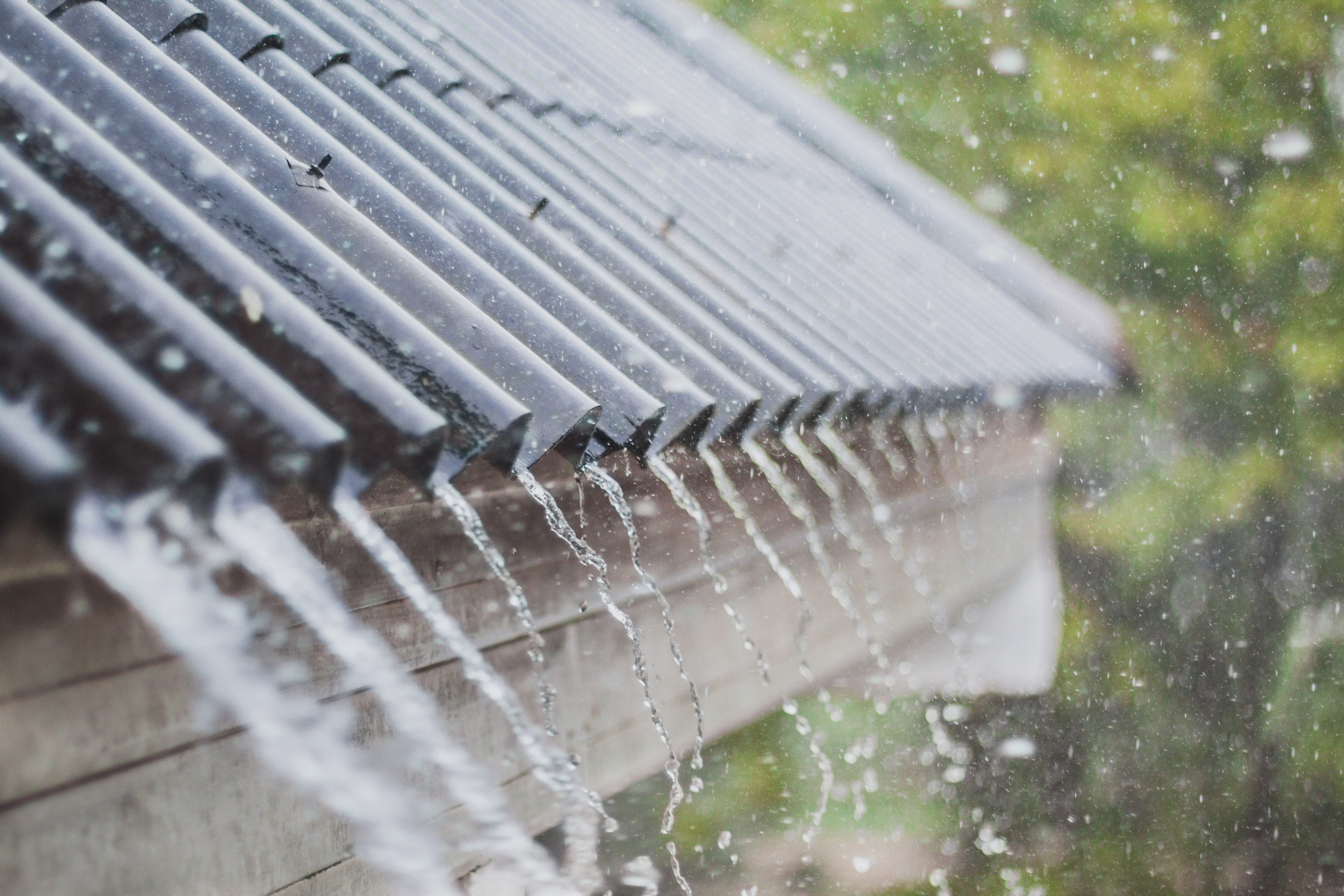 Quels sont les risques pour votre toit après des pluies abondantes sur l’île de Montréal ?
