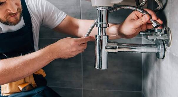 Cinq idées reçues sur la plomberie qui finissent par coûter cher